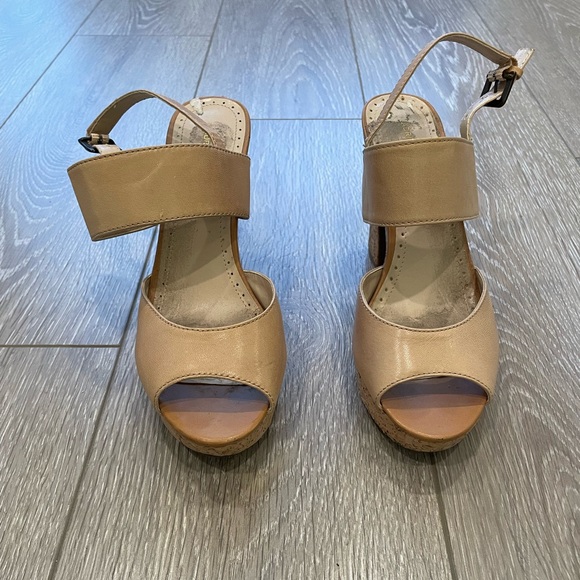 Size 8.5 Adrienne Vittadini cork heels - Picture 2 of 8